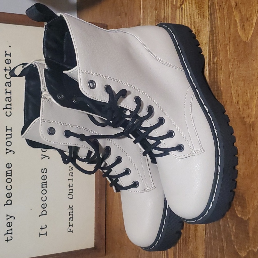 NWT Sincerely Jules Harley Boot Size 7.5